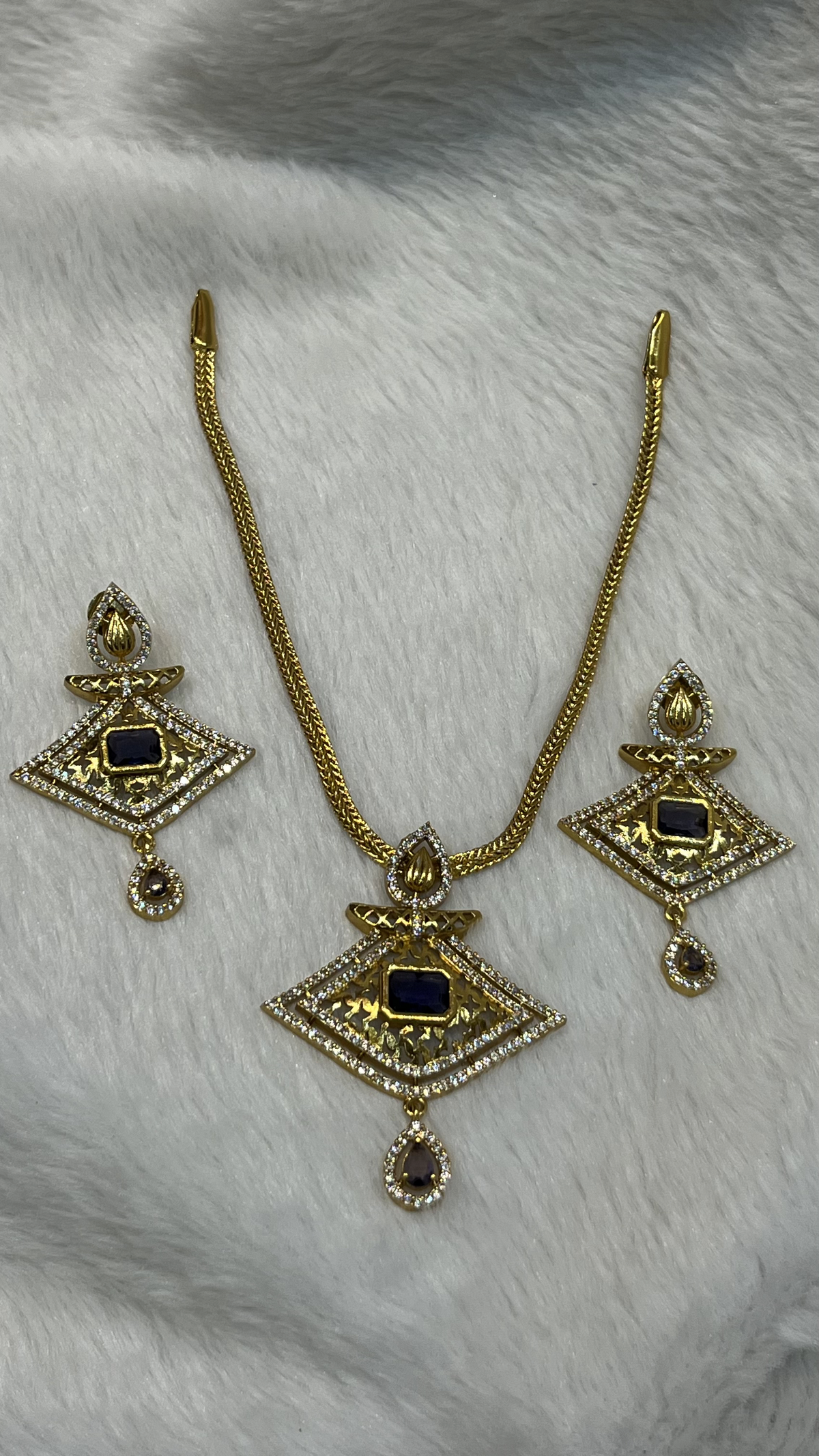 Diamond-Shaped & Purple Stone Pendant Set