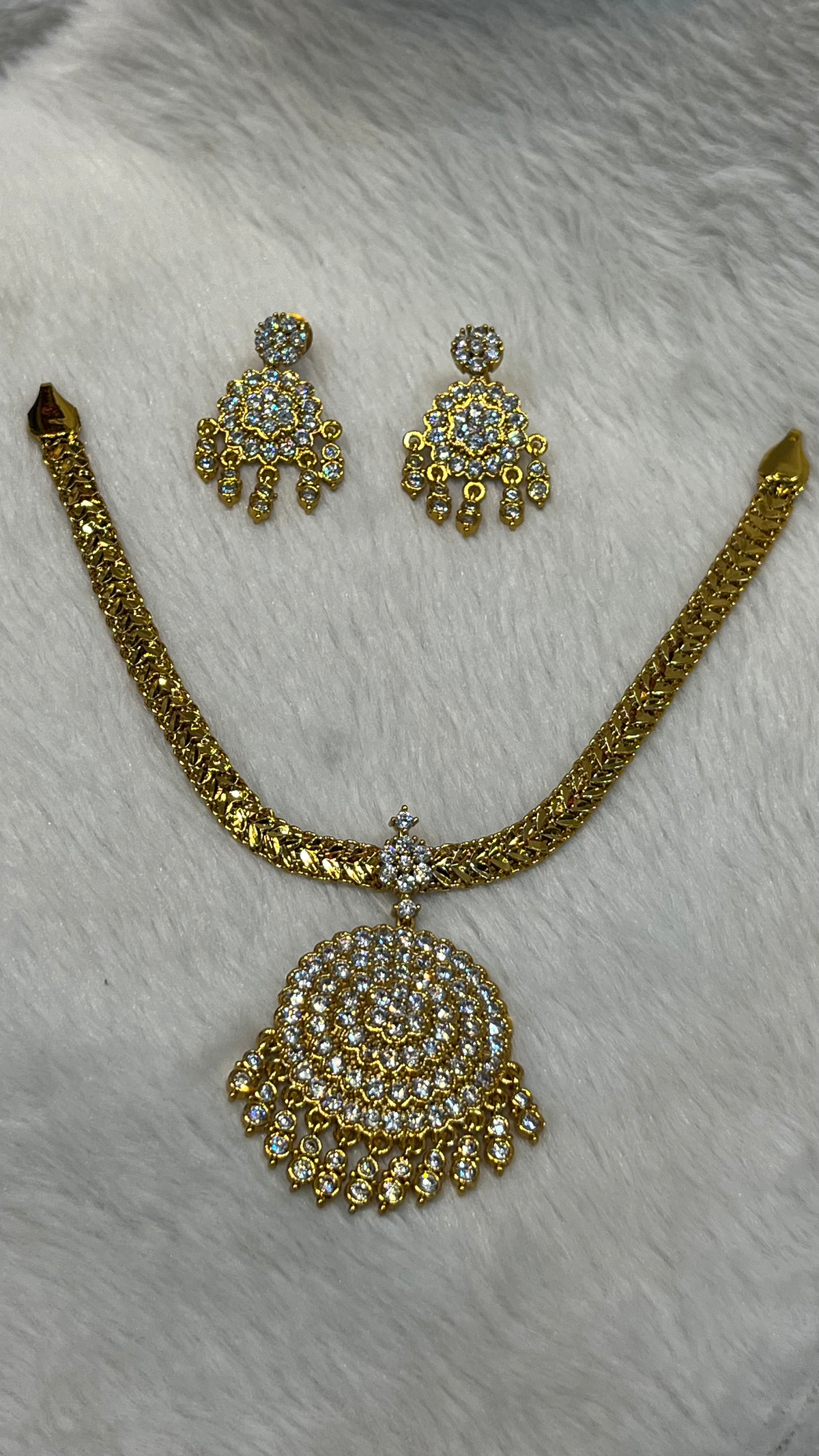 Grand Medallion Gold Necklace Set