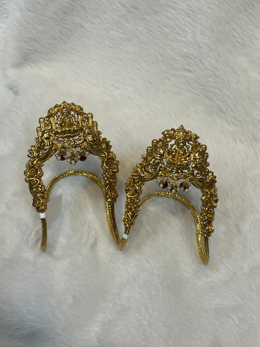 Divine Lakshmi Antique Vanki – Maroon & Pearl