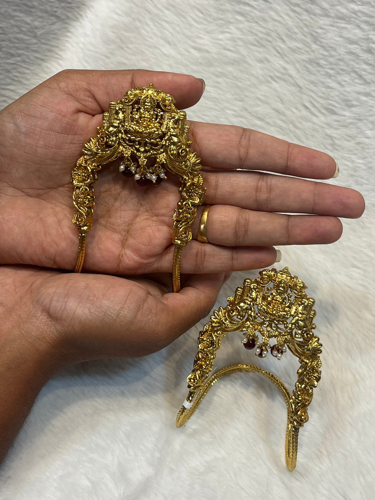 Divine Lakshmi Antique Vanki – Maroon & Pearl