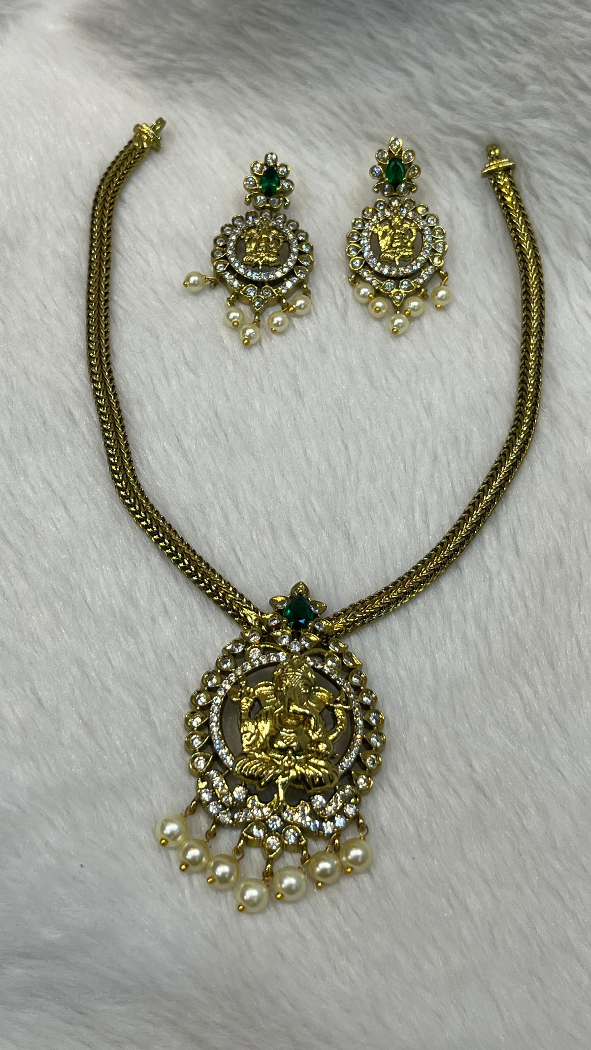 Divine Ganesha Medallion & Pearl Necklace Set