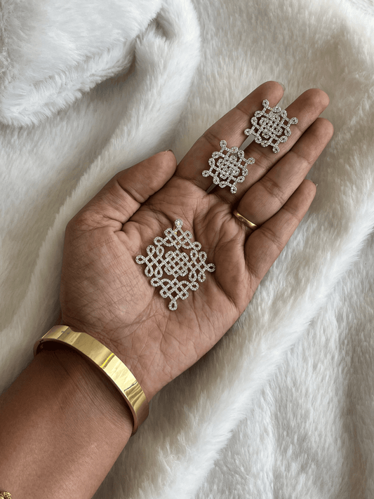 The Eternal Knot Pendent with Earrings