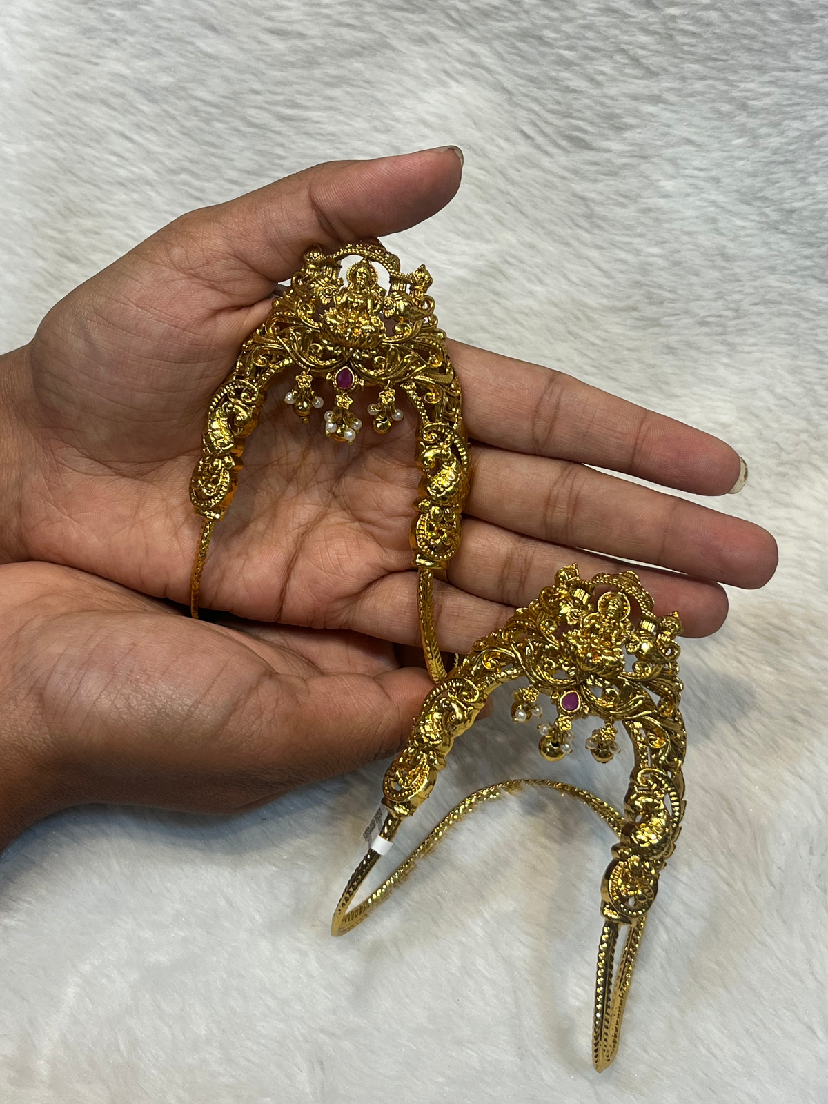 Regal Lakshmi Filigree Vanki – Pink Ruby Accent